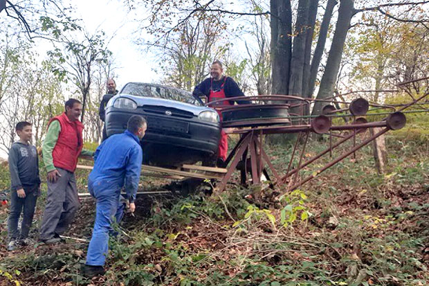 Половна „корса“ у улози лифта: Домишљати Рудничани праве скијалиште